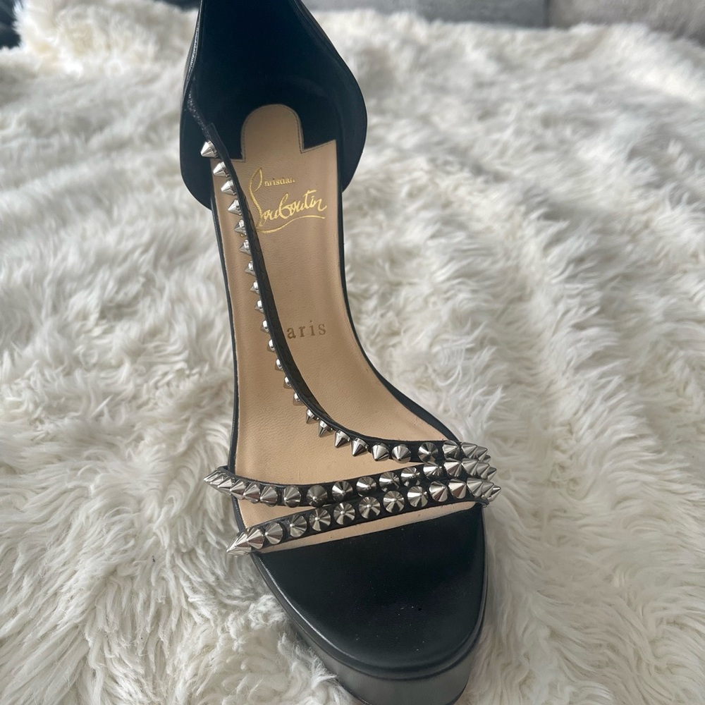 Gorgeous and pristine spiked Christian Louboutin heels. Very rare! - Picture 13 of 15
